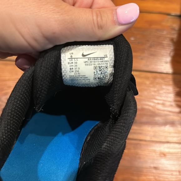 Women’s Nike sneakers size 8 - Picture 4 of 4